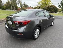 2017 Mazda
3 Maxx