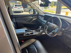 2023 LDV
                D90 Executive