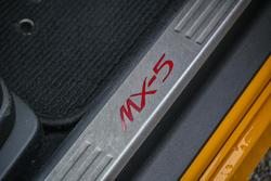 2009 Mazda
MX-5 Roadster Coupe