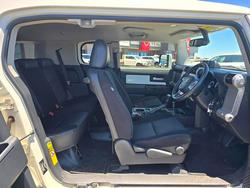 2012 Toyota FJ Cruiser V6 PET WAGON A/T COLOUR BODY+WHITE ROOF