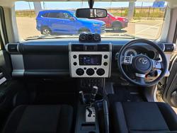 2012 Toyota FJ Cruiser V6 PET WAGON A/T COLOUR BODY+WHITE ROOF