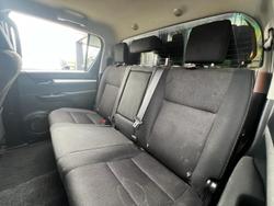 2017 Toyota
Hilux SR5