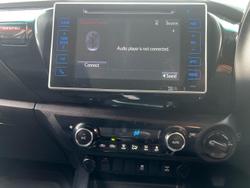 2017 Toyota
Hilux SR5