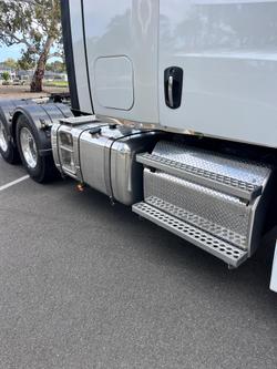 2024 Freightliner Cascadia 126 White