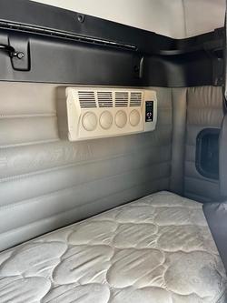 2024 Freightliner Cascadia 126 White