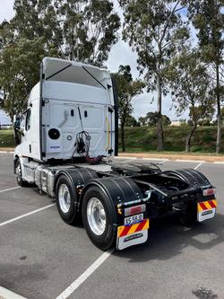 2024 Freightliner Cascadia 126 White