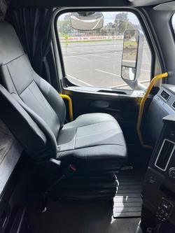 2024 Freightliner Cascadia 126 White