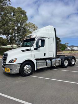 2024 Freightliner Cascadia 126 White