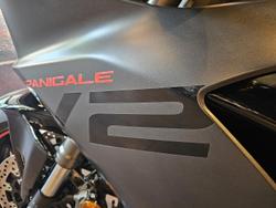 2024 Ducati Panigale V2 Panigale Black