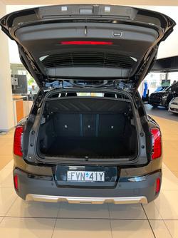 2024 MINI Countryman SE Favoured