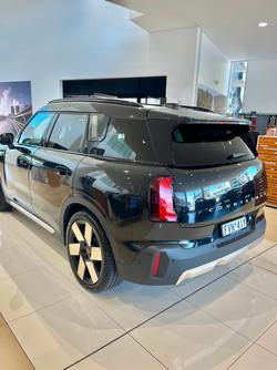 2024 MINI Countryman SE Favoured