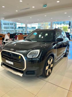 2024 MINI Countryman SE Favoured