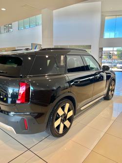 2024 MINI Countryman SE Favoured