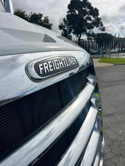 2024 Freightliner Cascadia 116 Tipper White