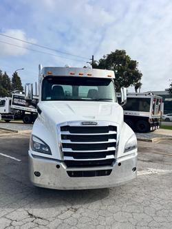 2024 Freightliner Cascadia 116 Tipper White