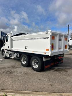 2024 Freightliner Cascadia 116 Tipper White