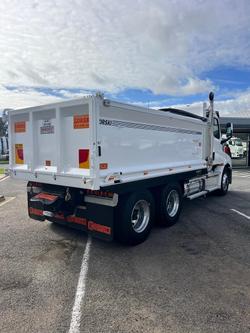 2024 Freightliner Cascadia 116 Tipper White