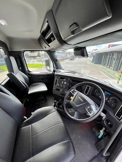 2024 Freightliner Cascadia 116 Tipper White