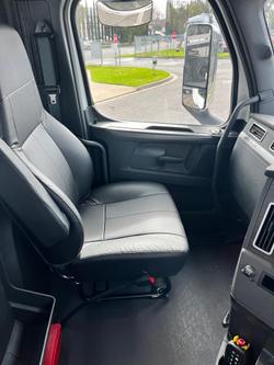 2024 Freightliner Cascadia 116 Tipper White