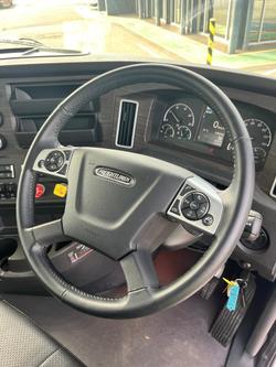 2024 Freightliner Cascadia 116 Tipper White