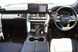 2024 Toyota Landcruiser VX