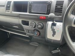 2017 Toyota
Hiace Commuter