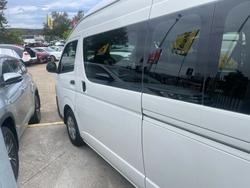 2017 Toyota
Hiace Commuter