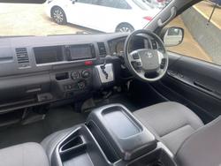 2017 Toyota
Hiace Commuter