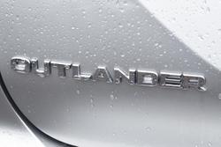 2023 Mitsubishi Outlander ES ZM MY23 White