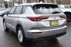 2023 Mitsubishi Outlander ES