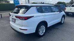 2023 Mitsubishi Outlander ES