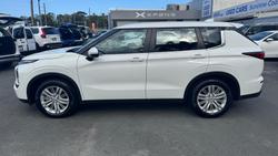 2023 Mitsubishi Outlander ES