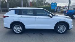 2023 Mitsubishi Outlander ES