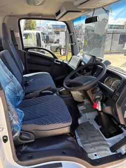 2025 Isuzu
                Nnr 45-150 Vanpack