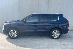 2023 Mitsubishi
Outlander LS