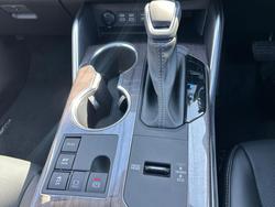 2025 Toyota
                Kluger Grande