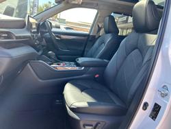 2025 Toyota
                Kluger Grande