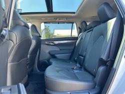 2025 Toyota
                Kluger Grande