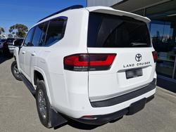 2022 Toyota
                Landcruiser VX