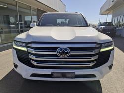 2022 Toyota
                Landcruiser VX