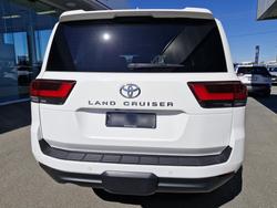 2022 Toyota
                Landcruiser VX