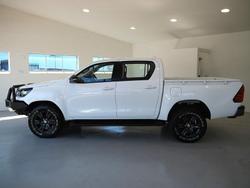 2023 Toyota Hilux SR
