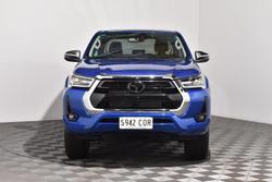 2022 Toyota Hilux SR5