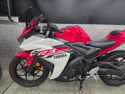 2015 Yamaha YZF-R3 RED