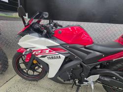 2015 Yamaha YZF-R3 RED