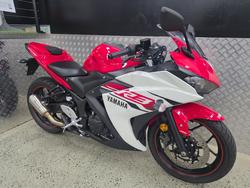 2015 Yamaha YZF-R3 RED
