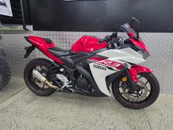 2015 Yamaha YZF-R3 RED