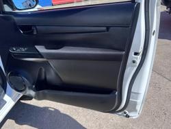 2016 Toyota Hilux Workmate TGN121R 4x2 Glacier White