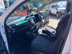 2016 Toyota Hilux Workmate TGN121R 4x2 Glacier White