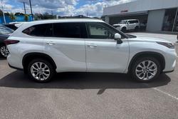 2025 Toyota
                Kluger Grande